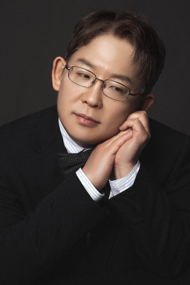 International Competition - Artistic Director / Pianist Sunghoon Simon Hwang